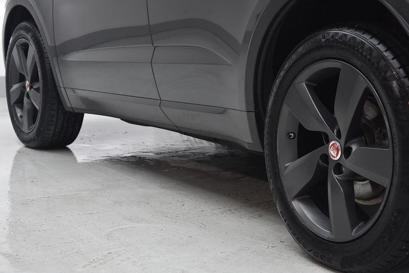 Jaguar E-PACE D150 Chequered Flag - U6122