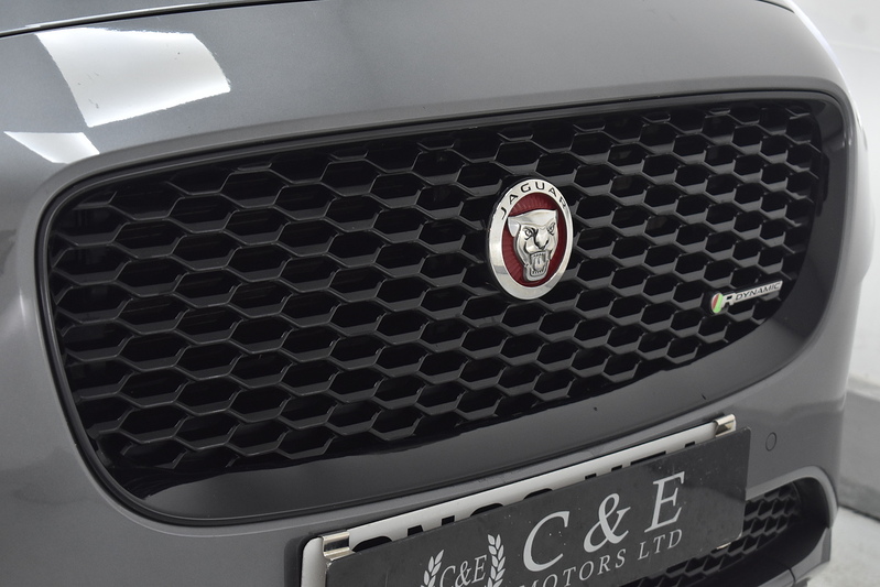 Jaguar E-PACE D150 Chequered Flag - U6122