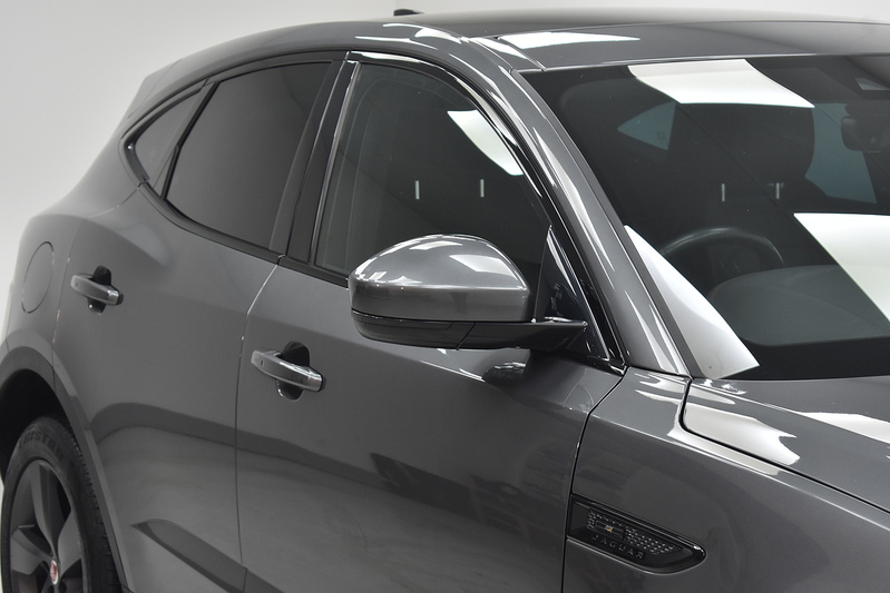 Jaguar E-PACE D150 Chequered Flag - U6122