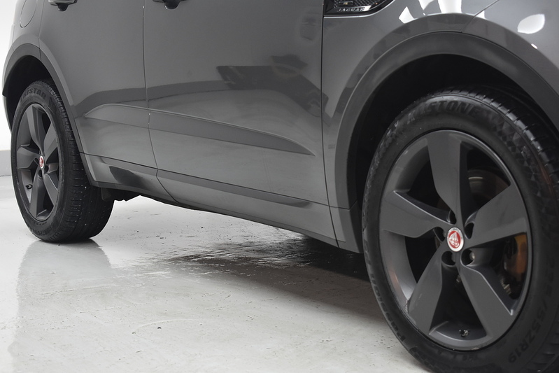 Jaguar E-PACE D150 Chequered Flag - U6122