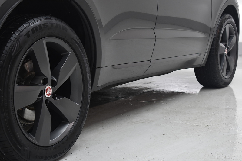 Jaguar E-PACE D150 Chequered Flag - U6122