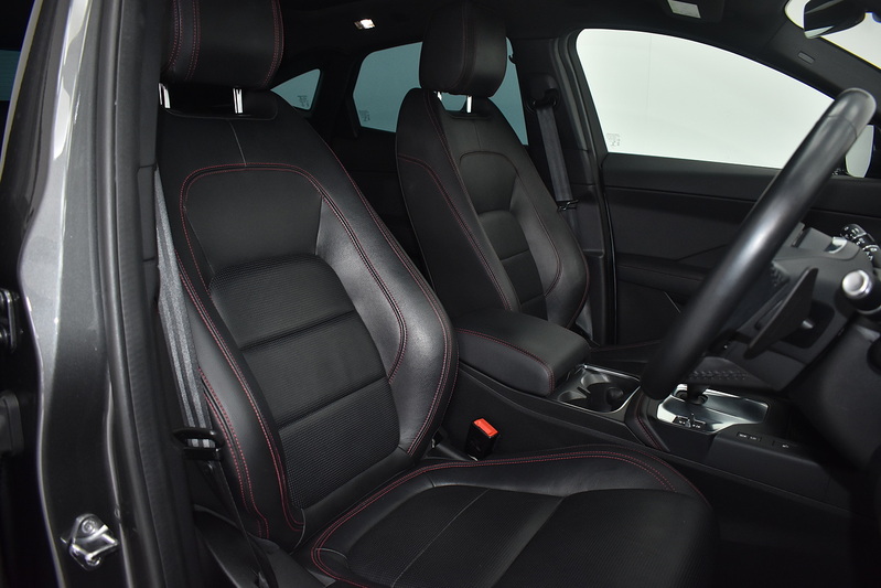 Jaguar E-PACE D150 Chequered Flag - U6122