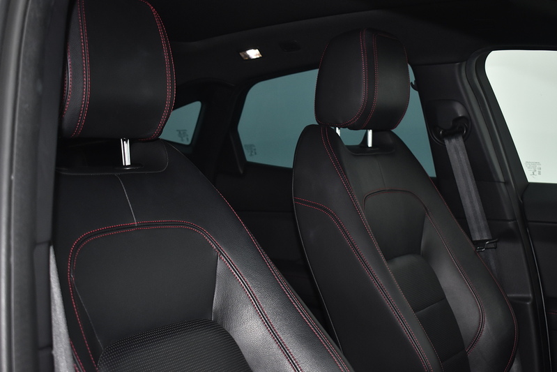 Jaguar E-PACE D150 Chequered Flag - U6122