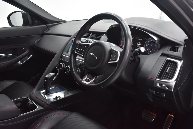 Jaguar E-PACE D150 Chequered Flag - U6122