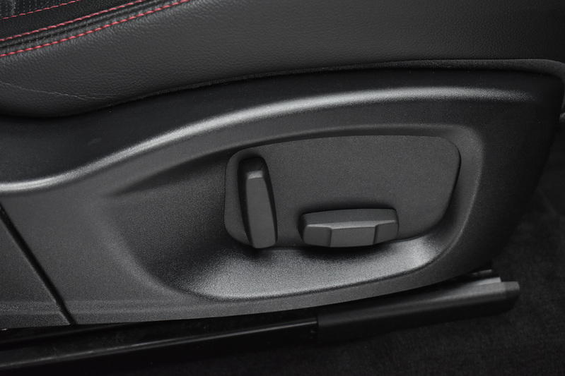 Jaguar E-PACE D150 Chequered Flag - U6122