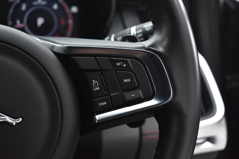 Jaguar E-PACE D150 Chequered Flag - U6122