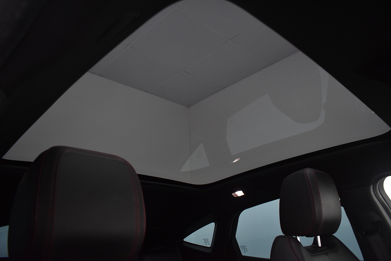 Jaguar E-PACE D150 Chequered Flag - U6122