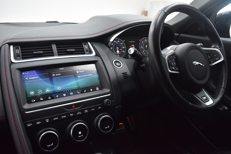 Jaguar E-PACE D150 Chequered Flag - U6122