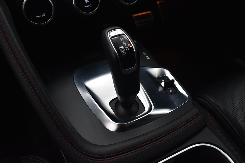 Jaguar E-PACE D150 Chequered Flag - U6122