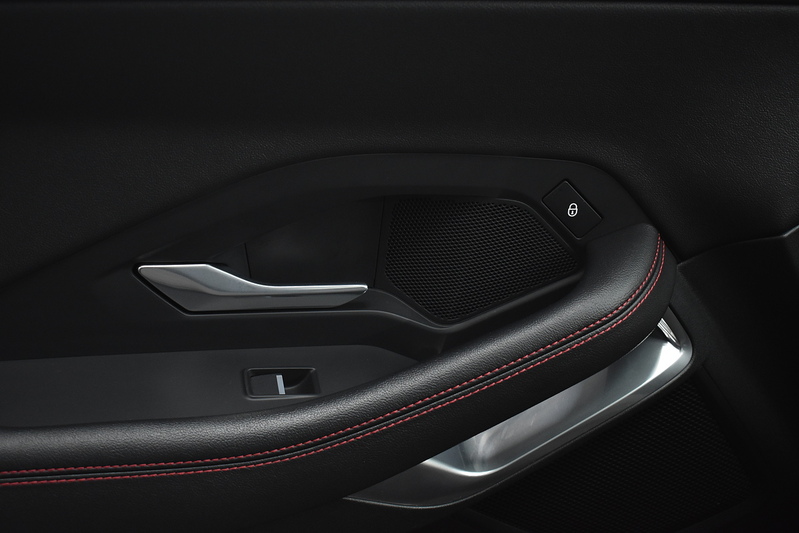 Jaguar E-PACE D150 Chequered Flag - U6122