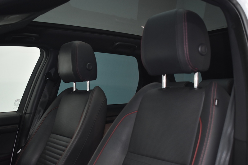 Land Rover Discovery Sport P300e R-Dynamic HSE - U6124