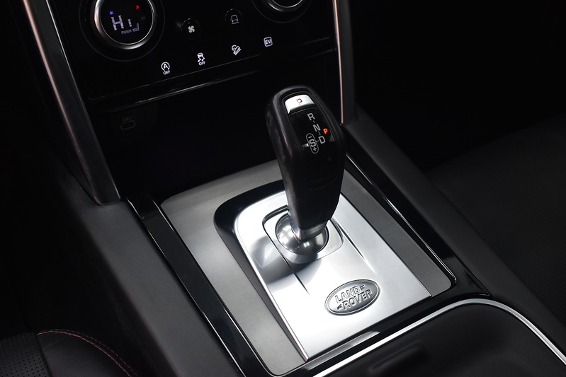 Land Rover Discovery Sport P300e R-Dynamic HSE - U6124