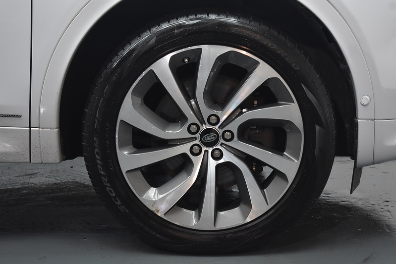 Land Rover Discovery Sport P300e R-Dynamic HSE - U6124