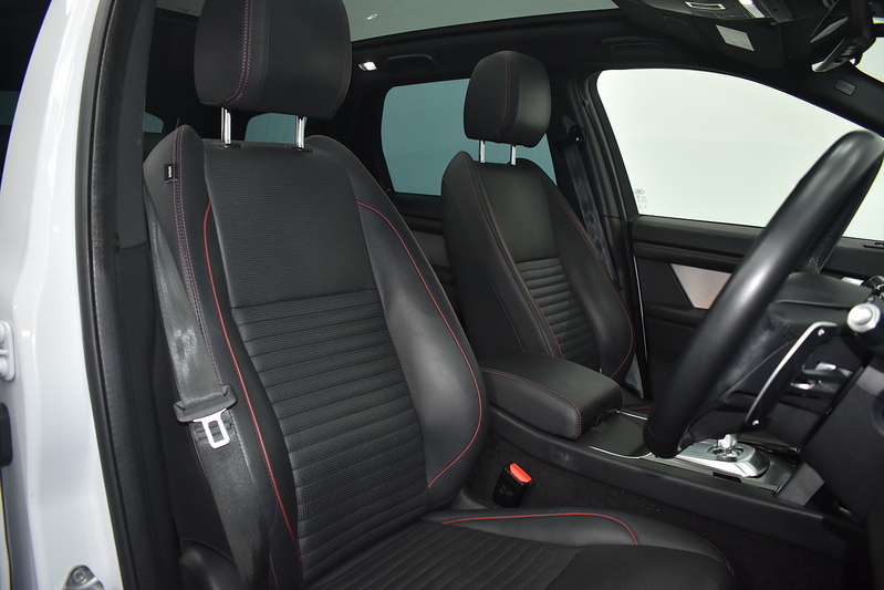 Land Rover Discovery Sport P300e R-Dynamic HSE - U6124