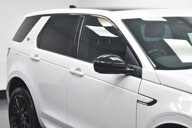 Land Rover Discovery Sport P300e R-Dynamic HSE - U6124