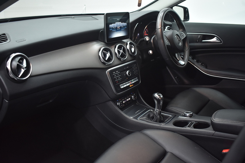 Mercedes-Benz GLA GLA200d Sport - U6155