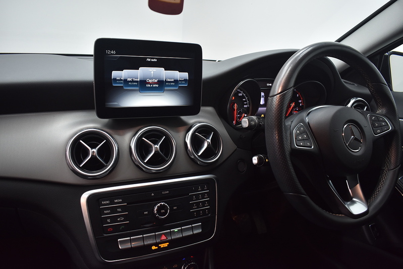 Mercedes-Benz GLA GLA200d Sport - U6155