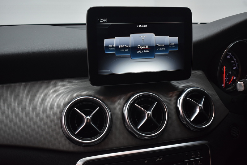 Mercedes-Benz GLA GLA200d Sport - U6155