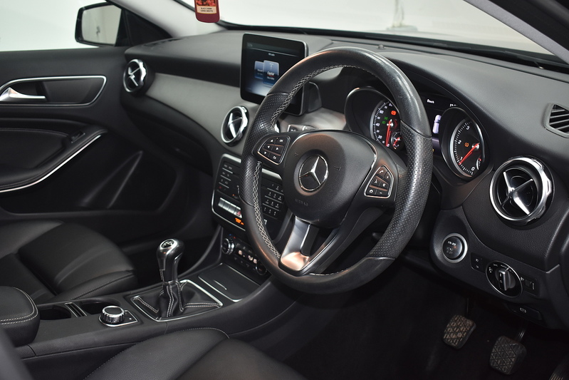 Mercedes-Benz GLA GLA200d Sport - U6155