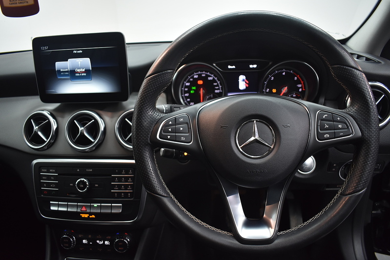 Mercedes-Benz GLA GLA200d Sport - U6155