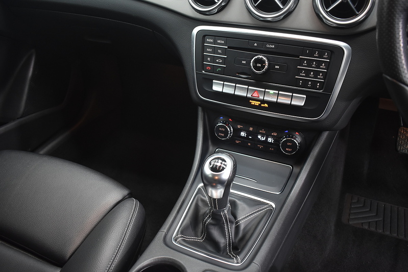 Mercedes-Benz GLA GLA200d Sport - U6155