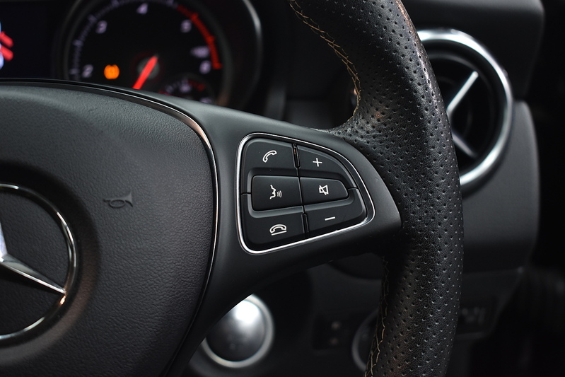 Mercedes-Benz GLA GLA200d Sport - U6155