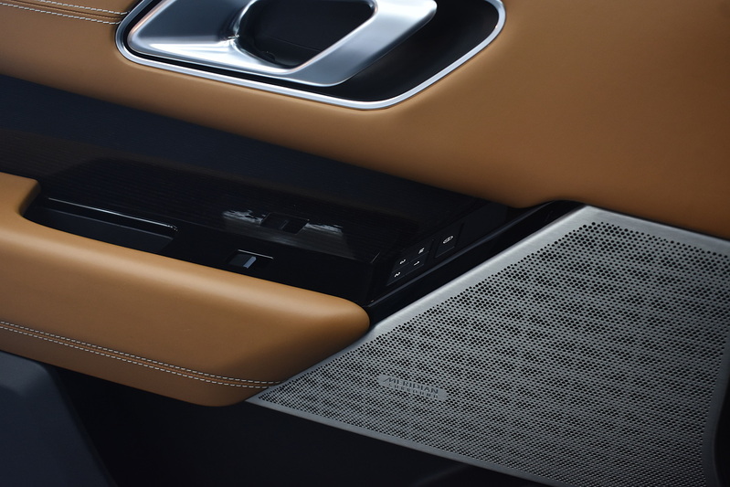 Land Rover Range Rover Velar D240 R-Dynamic HSE - U6157