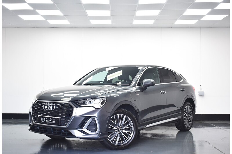 Audi Q3 TFSIe S line - U6175