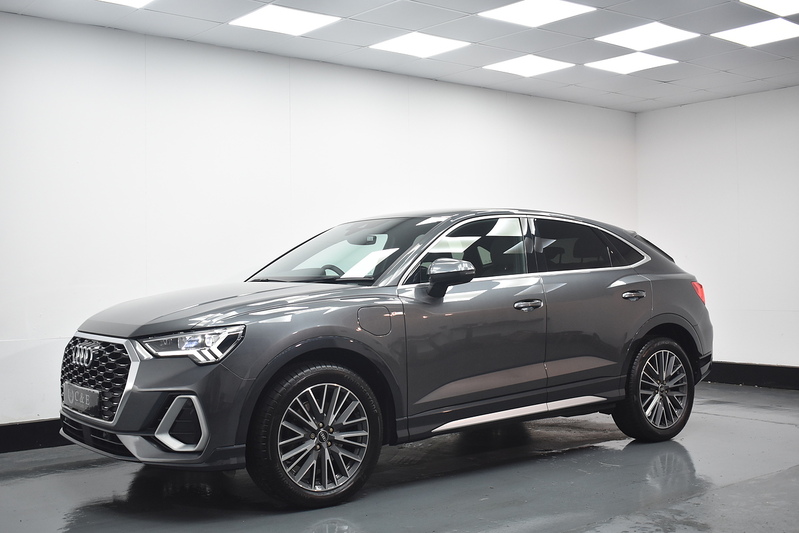 Audi Q3 TFSIe S line - U6175