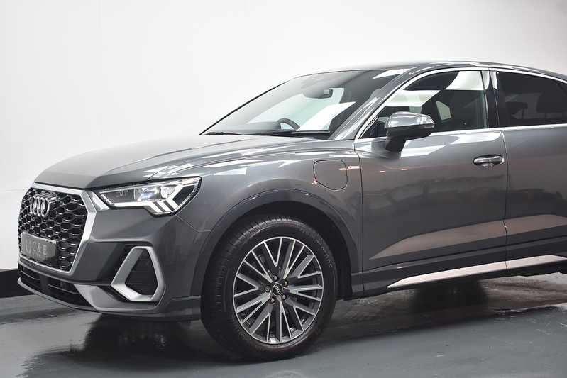 Audi Q3 TFSIe S line - U6175