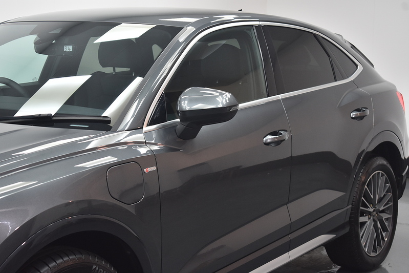 Audi Q3 TFSIe S line - U6175