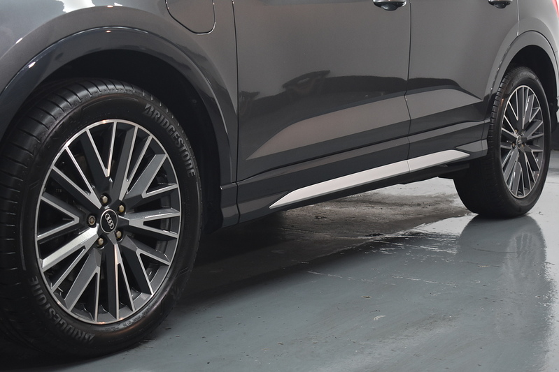 Audi Q3 TFSIe S line - U6175