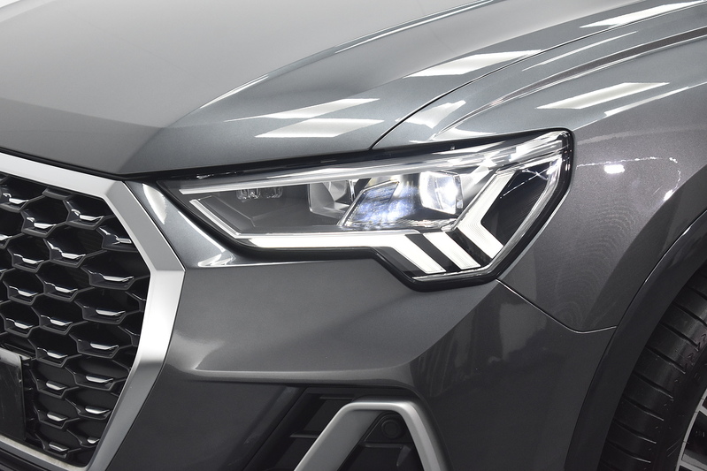 Audi Q3 TFSIe S line - U6175