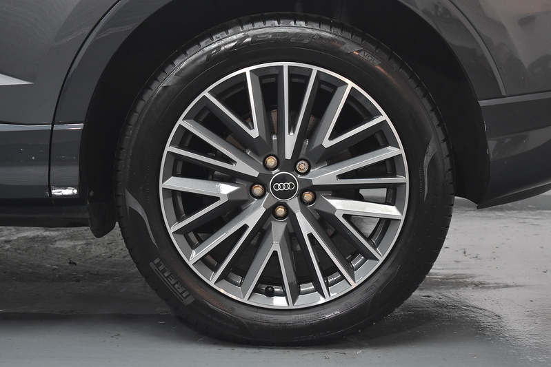 Audi Q3 TFSIe S line - U6175