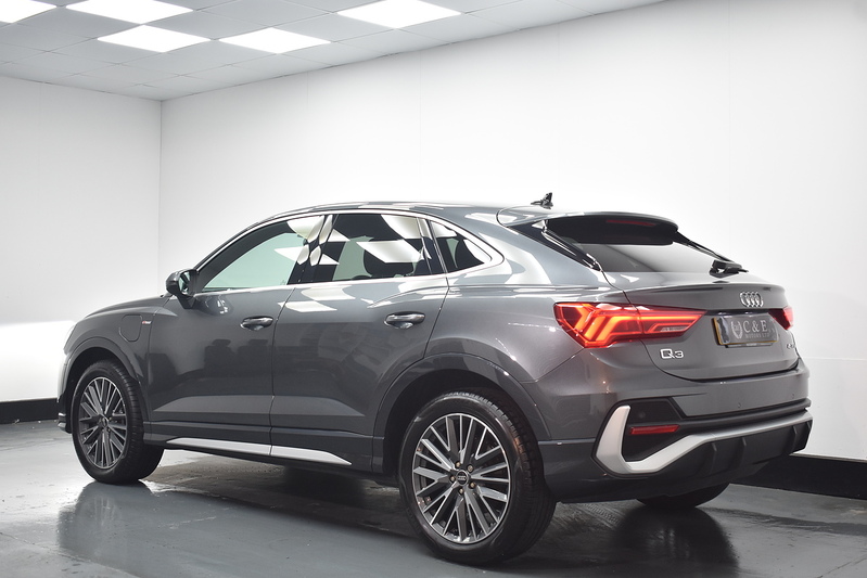 Audi Q3 TFSIe S line - U6175