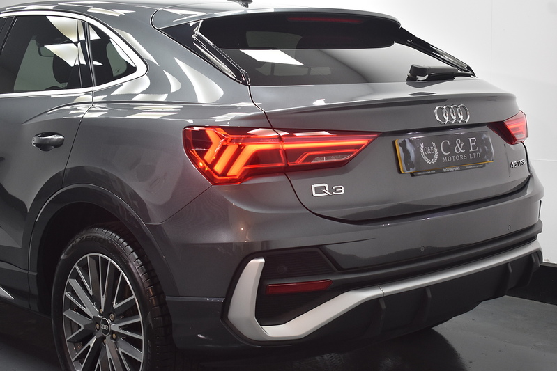 Audi Q3 TFSIe S line - U6175