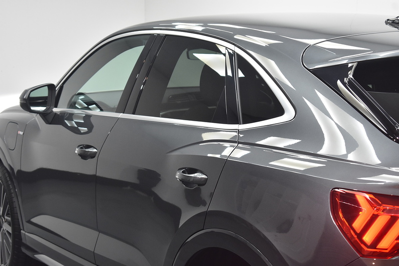 Audi Q3 TFSIe S line - U6175