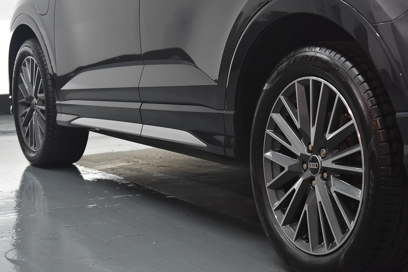 Audi Q3 TFSIe S line - U6175