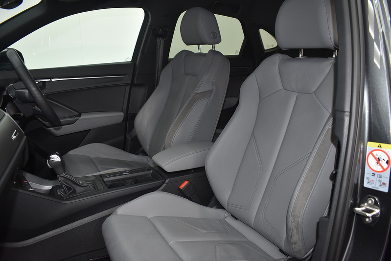 Audi Q3 TFSIe S line - U6175