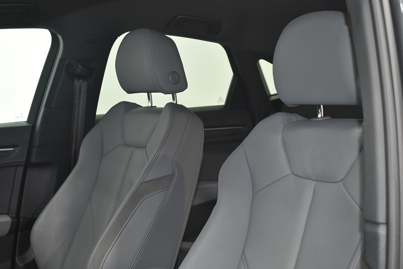 Audi Q3 TFSIe S line - U6175