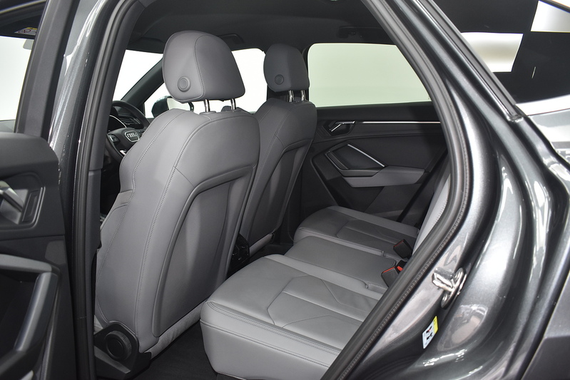 Audi Q3 TFSIe S line - U6175