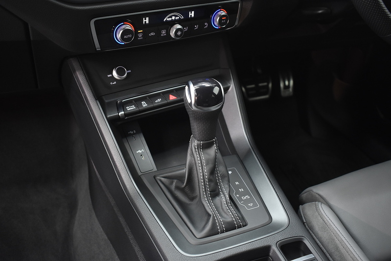 Audi Q3 TFSIe S line - U6175