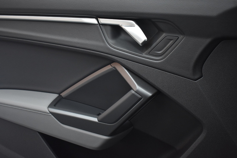 Audi Q3 TFSIe S line - U6175
