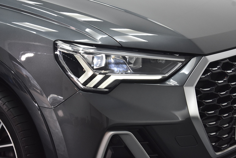 Audi Q3 TFSIe S line - U6175