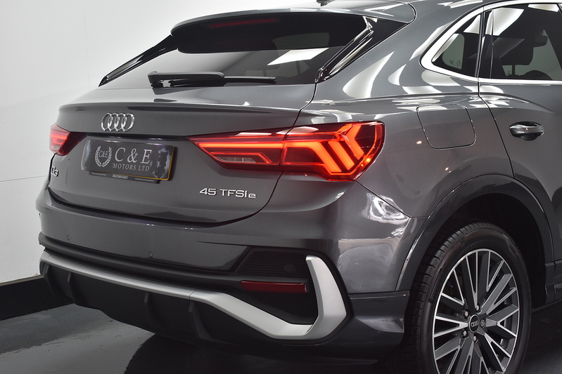 Audi Q3 TFSIe S line - U6175