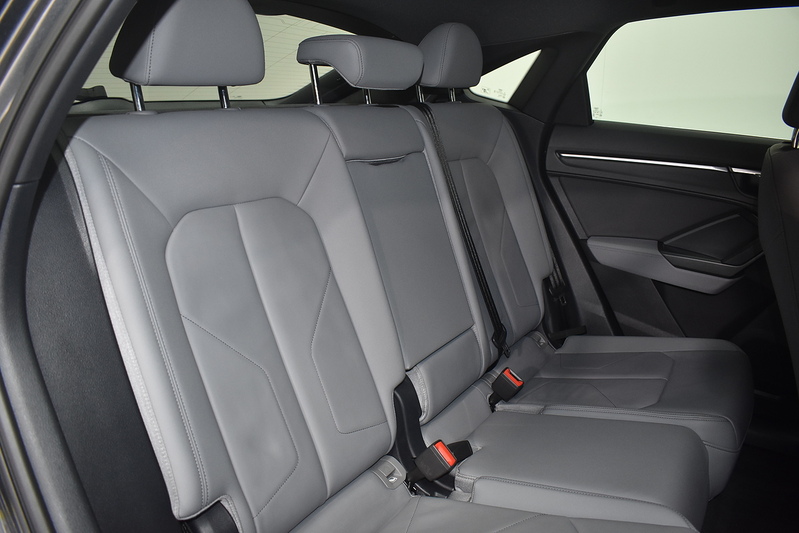 Audi Q3 TFSIe S line - U6175