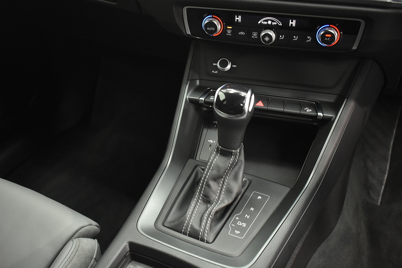 Audi Q3 TFSIe S line - U6175