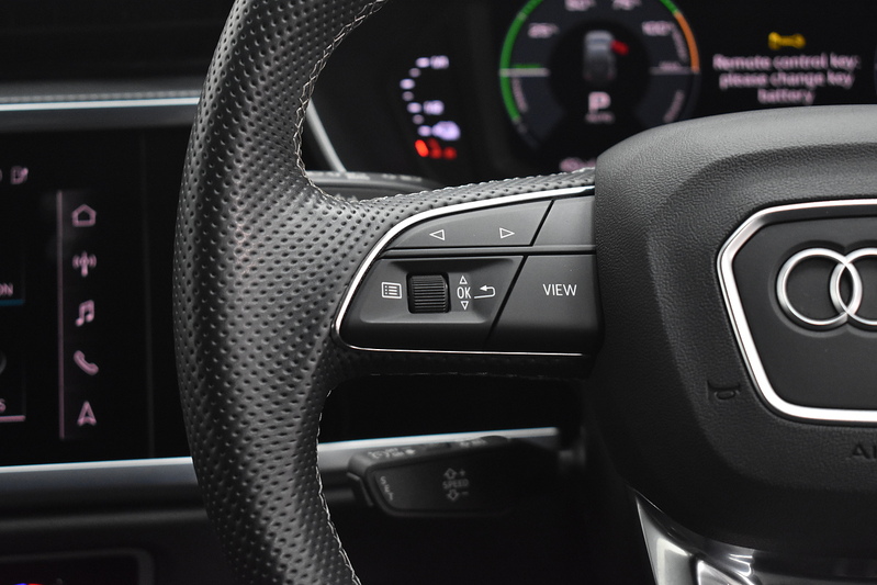 Audi Q3 TFSIe S line - U6175