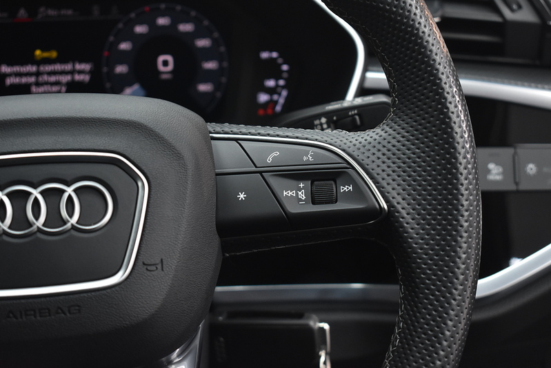 Audi Q3 TFSIe S line - U6175