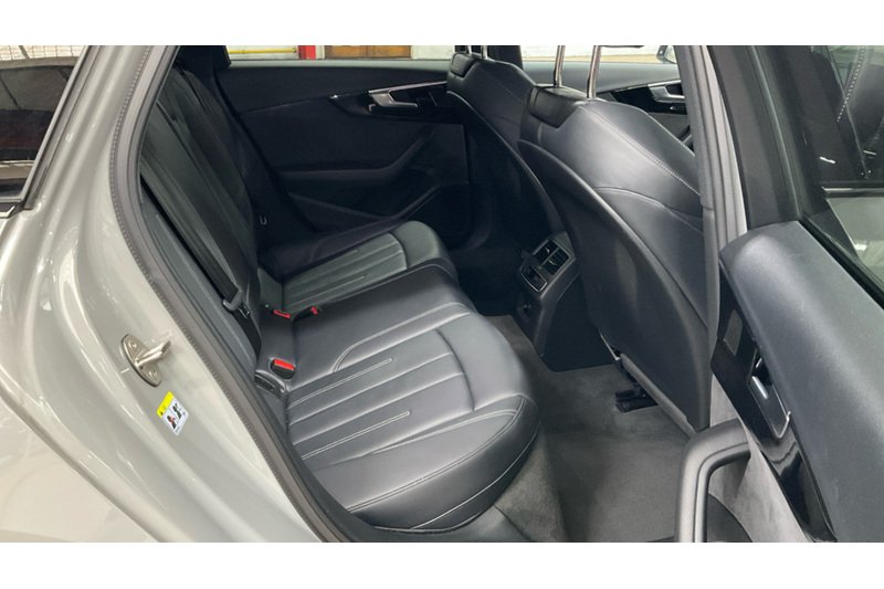 Audi A4 TDI Black Edition - U6187